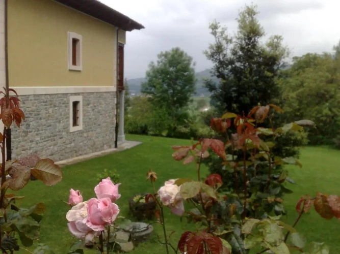 5 Bedrooms Cottage