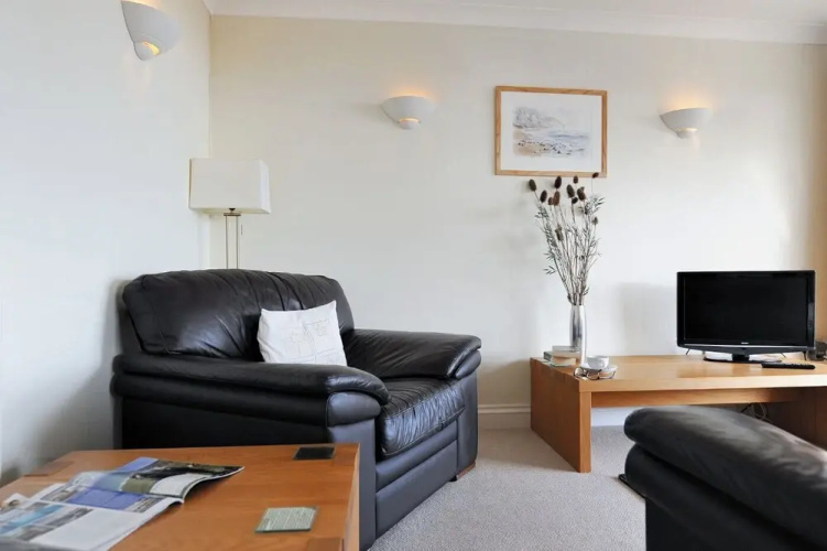 4 Coram Court