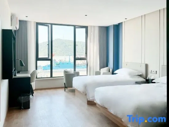 Standard Twin room with sea view
