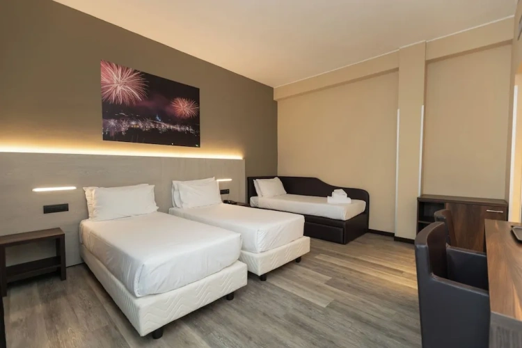 Standard Triple room
