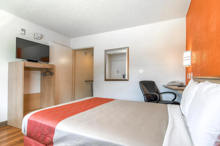 Motel 6 Carlsbad East photo 8