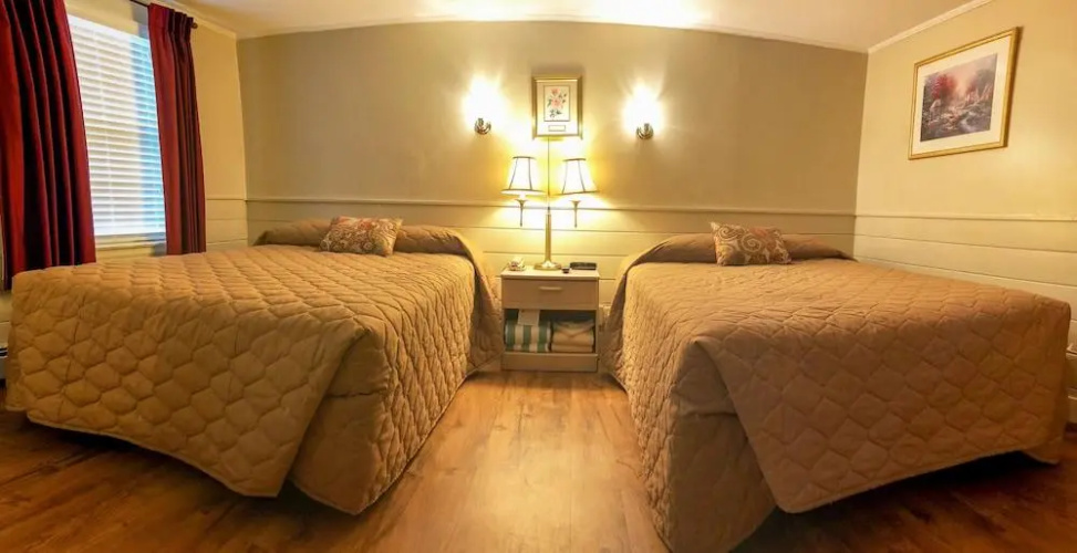 Oxen Yoke Inn & Motel