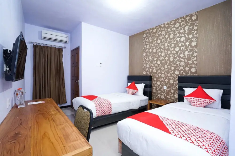 OYO 496 Eston House