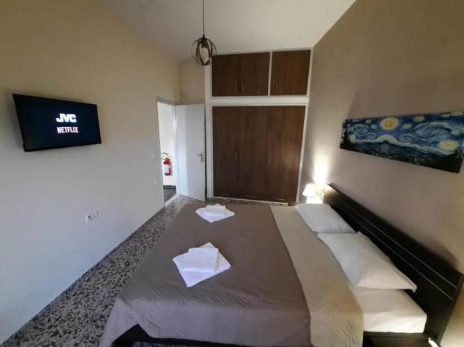 2 Bedrooms Cottage