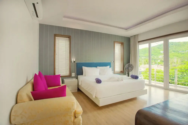 Nee Pool Villa
