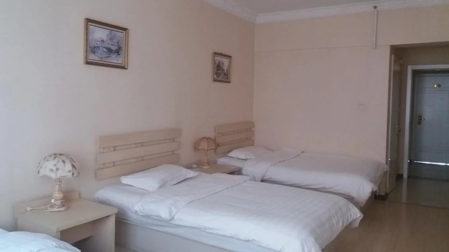 Super 9 Business Hotel