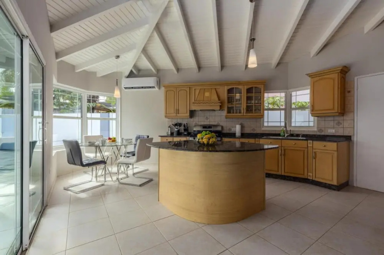 4BR 4BA Villa w Private Pool Eagle Palm Beach