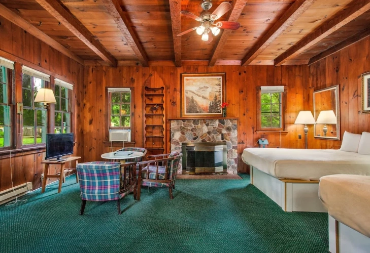 Standard Quadruple room with view