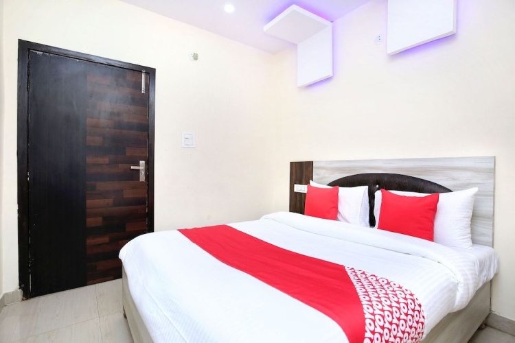 OYO 22332 Hotel Zs