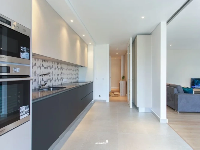 3 Bedrooms Apartment