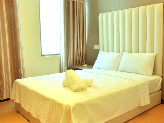 Ease Hotel