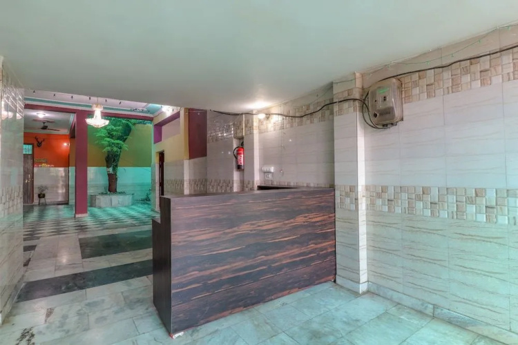 OYO Flagship 49061 Dev Hotel & Restaurant