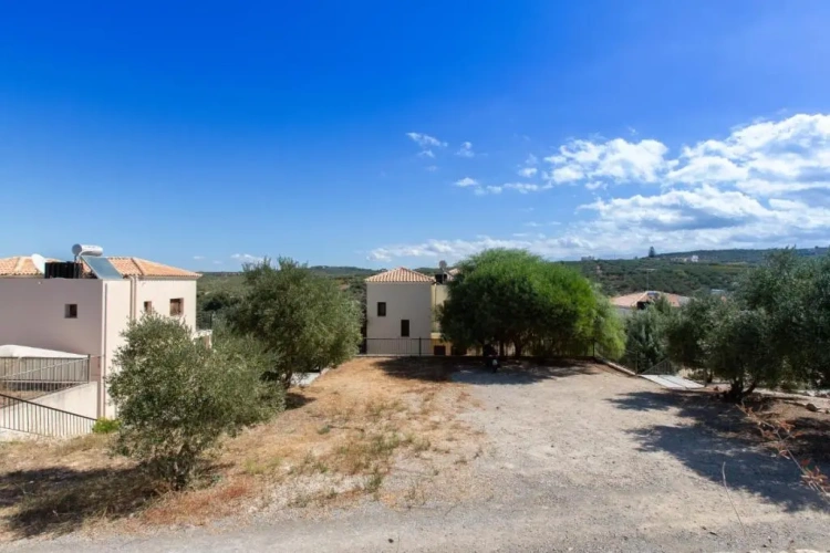 2 Bedrooms Villa