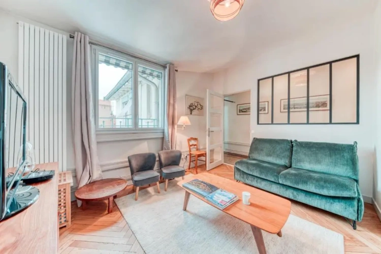 2 Bedrooms Apartment