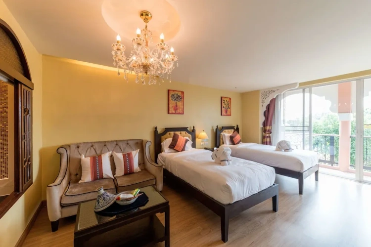 Deluxe Twin room with balcony