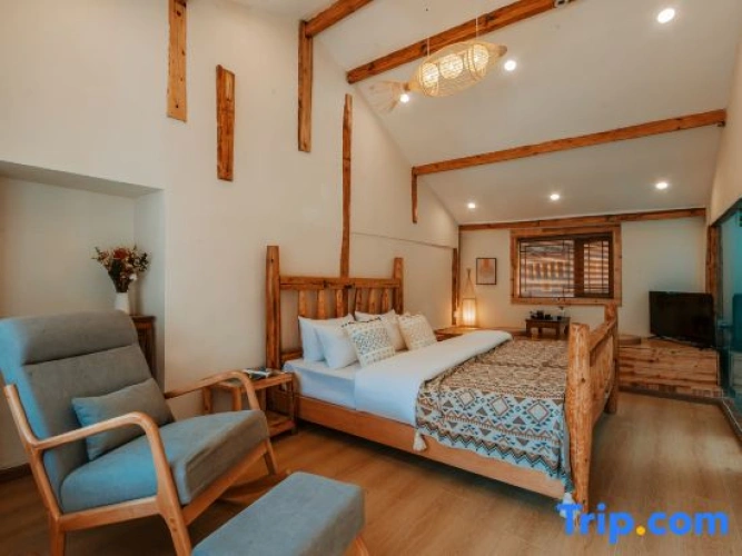 Deluxe Double room with courtyard view