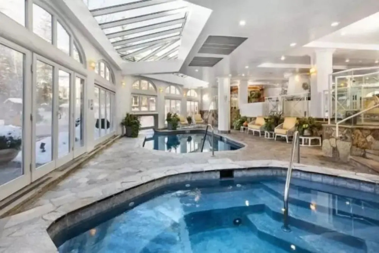 Guest Room, One King