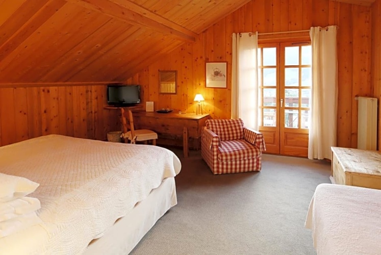 Standard Triple room with balcony