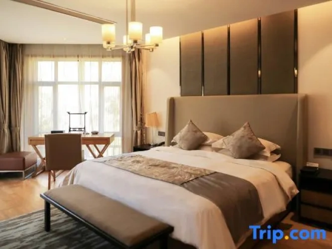 Double Suite with water view