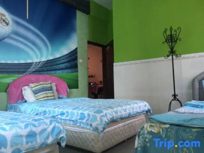 3 Bedrooms Sextuple Suite with balcony