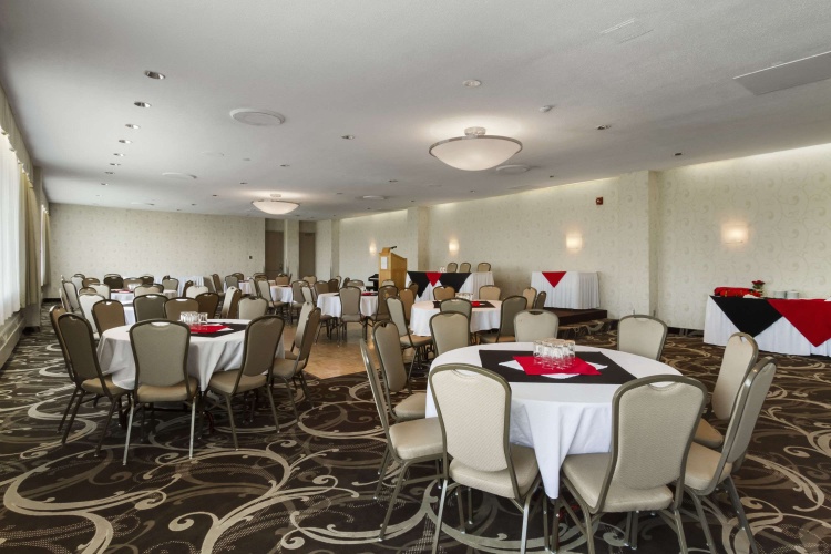 Ramada By Wyndham Belleville Harbourview Conference Centre photo 17