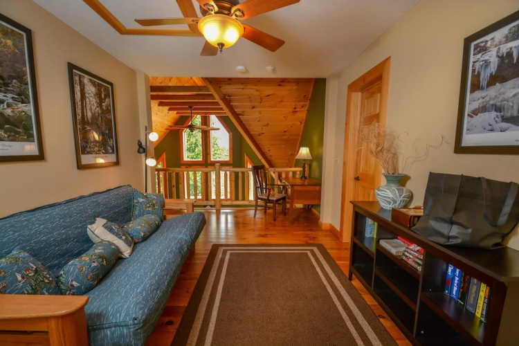 Cozy Bear Chalet 4 Bedroom House