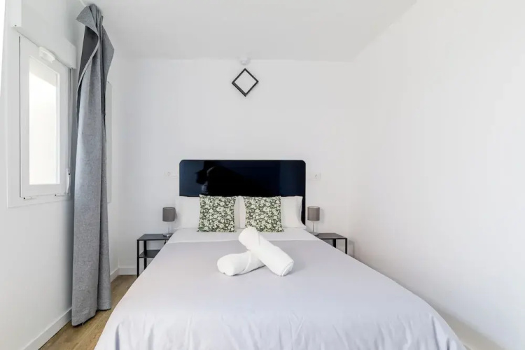 AYZ Princesa - Auto check-in property