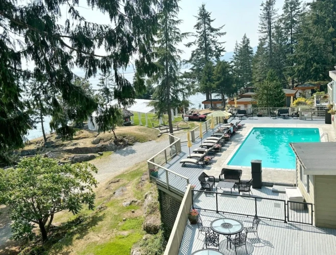 Deluxe Quadruple room with balcony and with ocean view