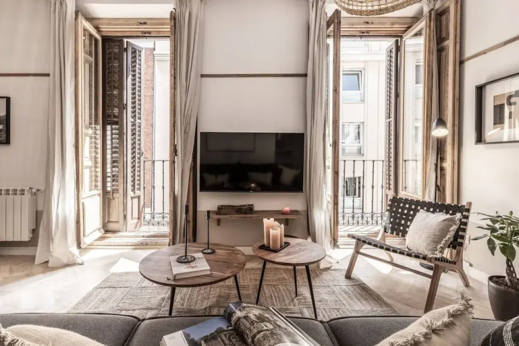 Garos - 2 Bedrooms in Malasa a