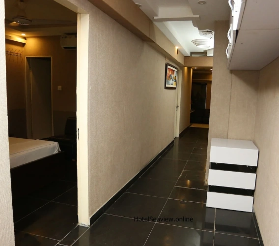 2 Bedrooms Standard Quadruple Family room with city view