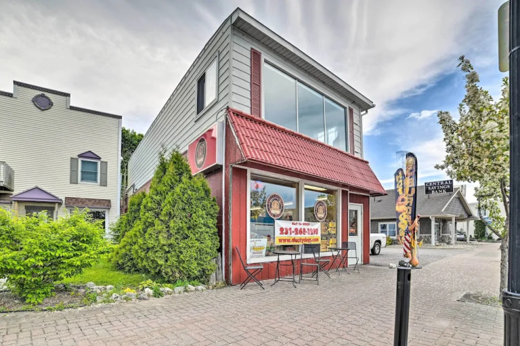 Walkable St Ignace Condo w/ Lake Huron Views