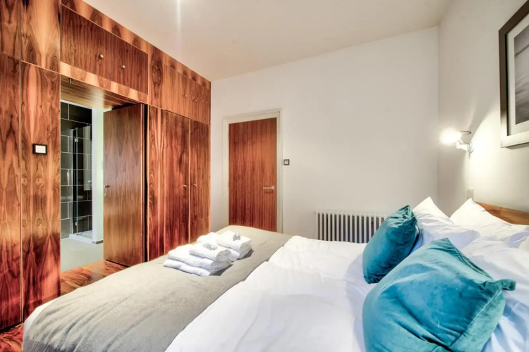 Sumptuous 2BR Apt Next To Edinburgh Castle!