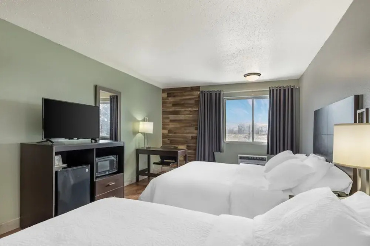 Hotel Fuzion Inn & Suites