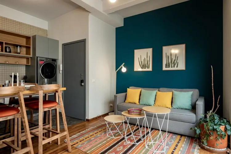 Hip, Tech Top Floor Apt, w/ Private Terrace