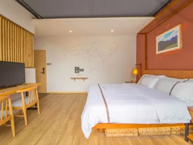 Siguniangshan Tea & Panda Hotel