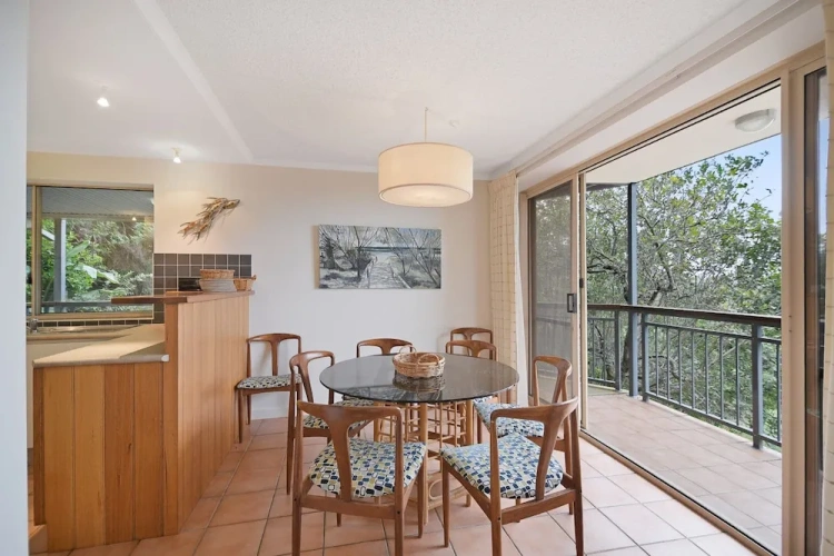 3 Bedrooms Apartment