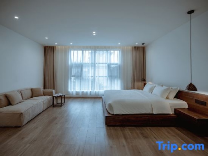 1 Bedroom Deluxe Suite with balcony and with view