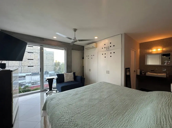 2BR Penthouse with Rooftop Pool