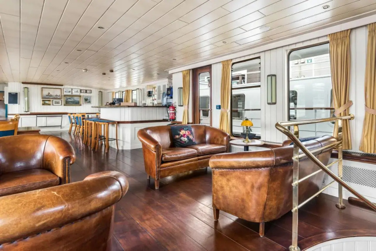 Botel Sailing Home