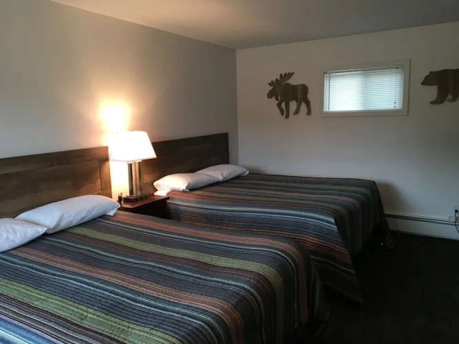 Three Lakes Motel