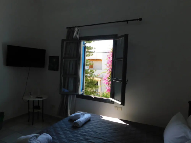 Perissa Art Villa - Kitchen & Washing Machine