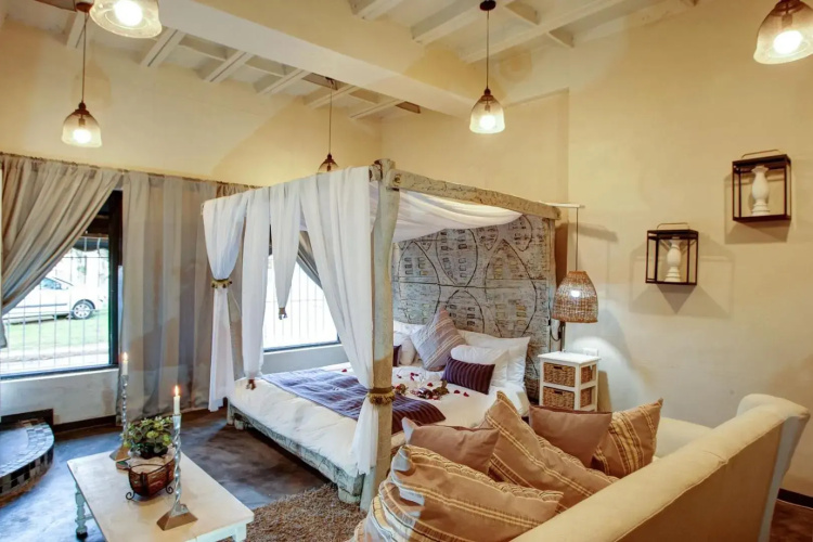 Bedrock Honeymoon Studio En-suite
