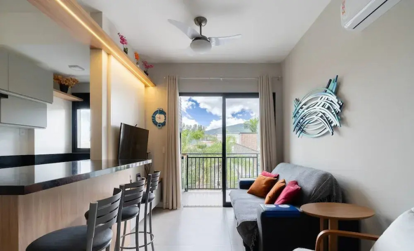 Building With Swimming Pool 800m From Beach - ACB