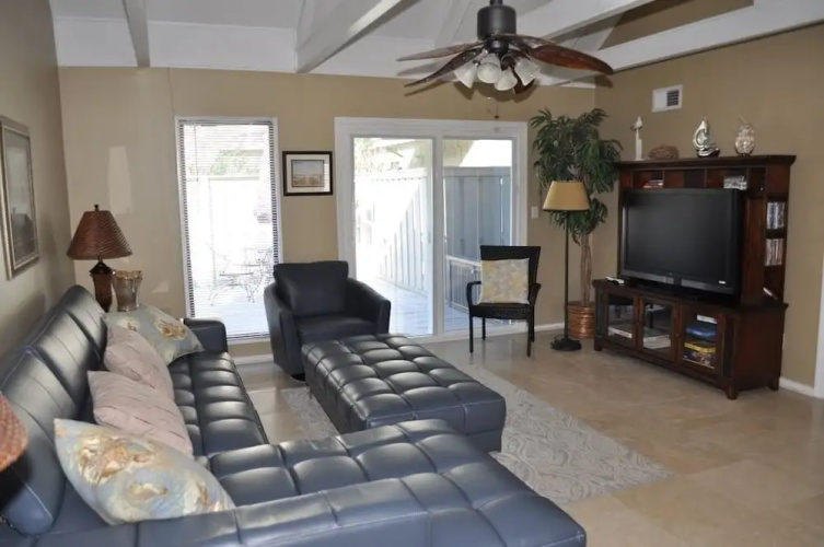 524queen 2 Bedroom Condo