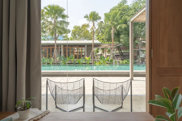 SUNKISS pool.bed.cafe