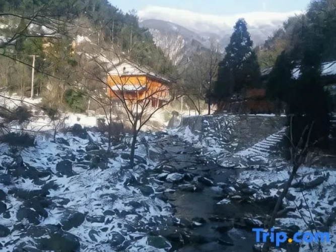 Xinhua Dianchiping Mountain Resort