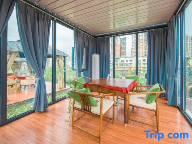 Shehong Xinyue Riverside Holiday Hotel