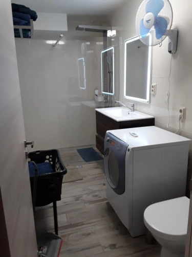 Front Port Line Sleeps 6