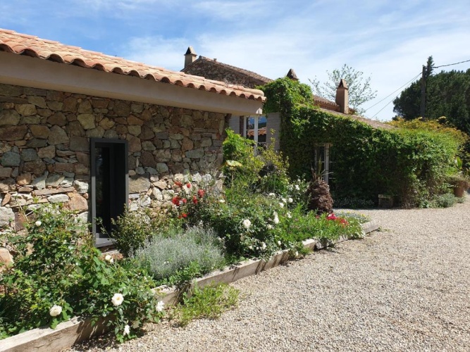 2 Bedrooms Villa