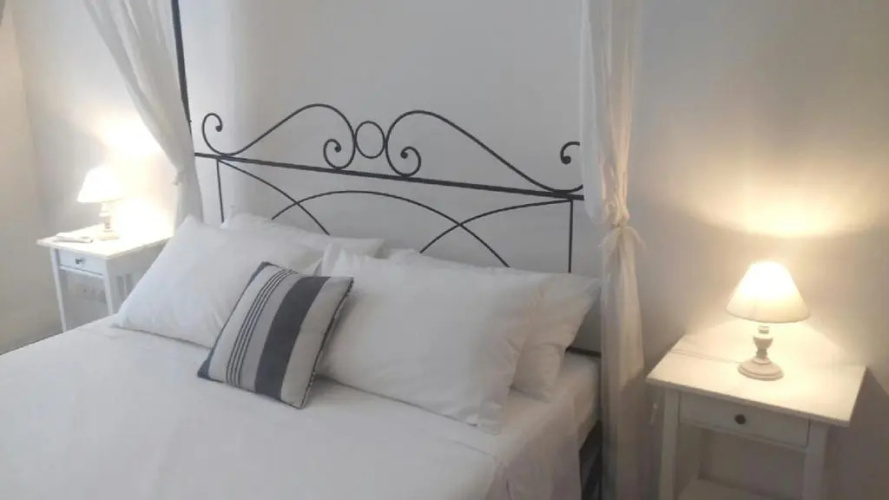 Charming Apartment Near Piramide